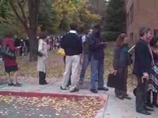 Queue devant un bureau de vote à Washington