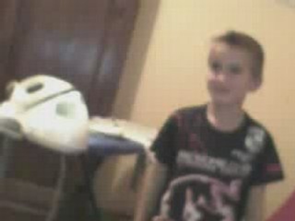 mon frere qui fait la tecktonik