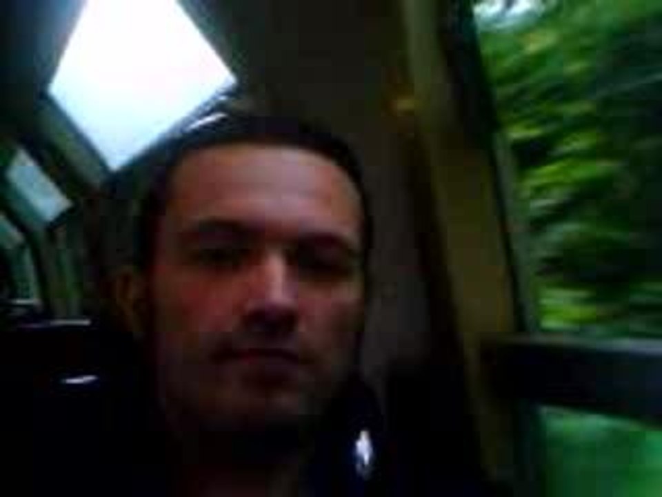 Dans le train muet