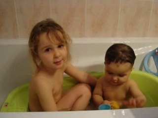 Une souris verte par célia et Lydia