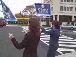 Le jour du scrutin, la campagne continue