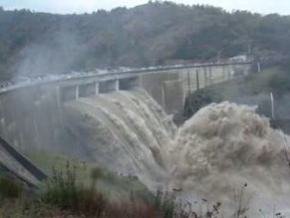Crue de la Loire, barrage de Grangent :vraiment à voir!