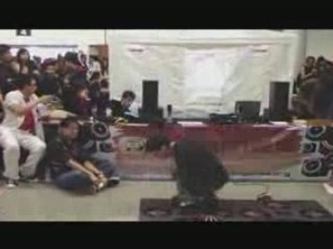 Pika - Swingin @ Chibi japan expo 2008