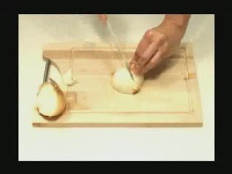 Decouper un oignon - cahierdecuisine.com