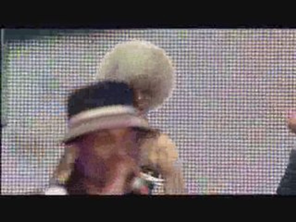 Snoop Dogg Feat Pharrel--(Live @ Brit Awards 2005)