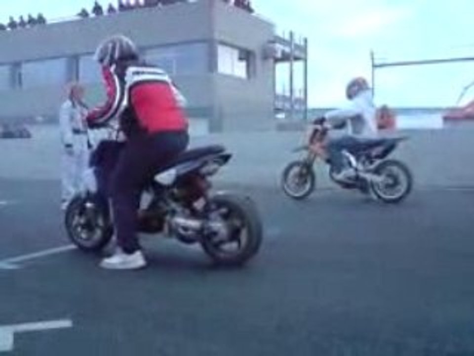 RUN Albi RSS4 Stunt lc VS Derbi EVO