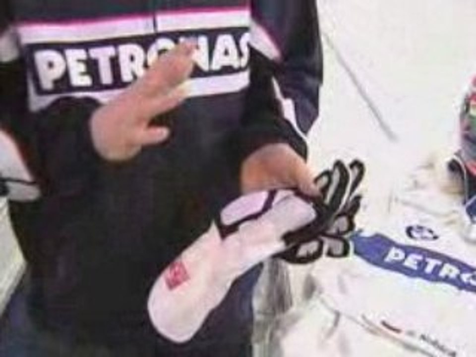 Understanding Formula One 2008: Drivers' Clothing.