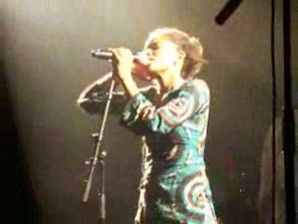 Nneka - Live 1sur3 (2de2)