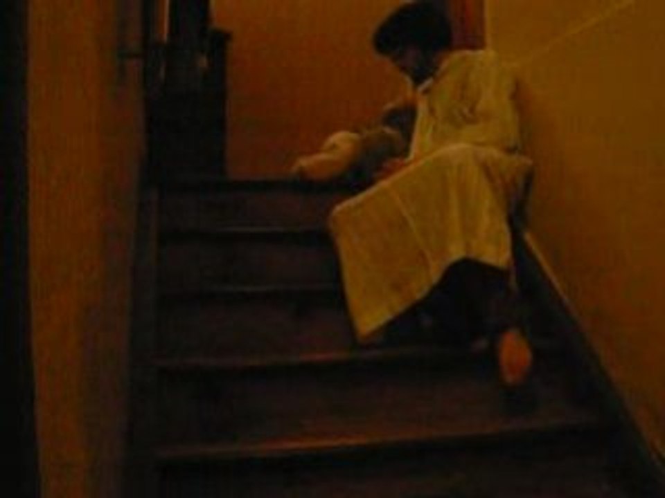 Nathanaël monte les escaliers tout seul !