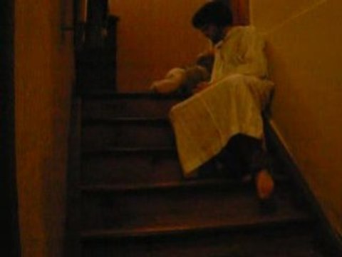 Nathanaël monte les escaliers tout seul !