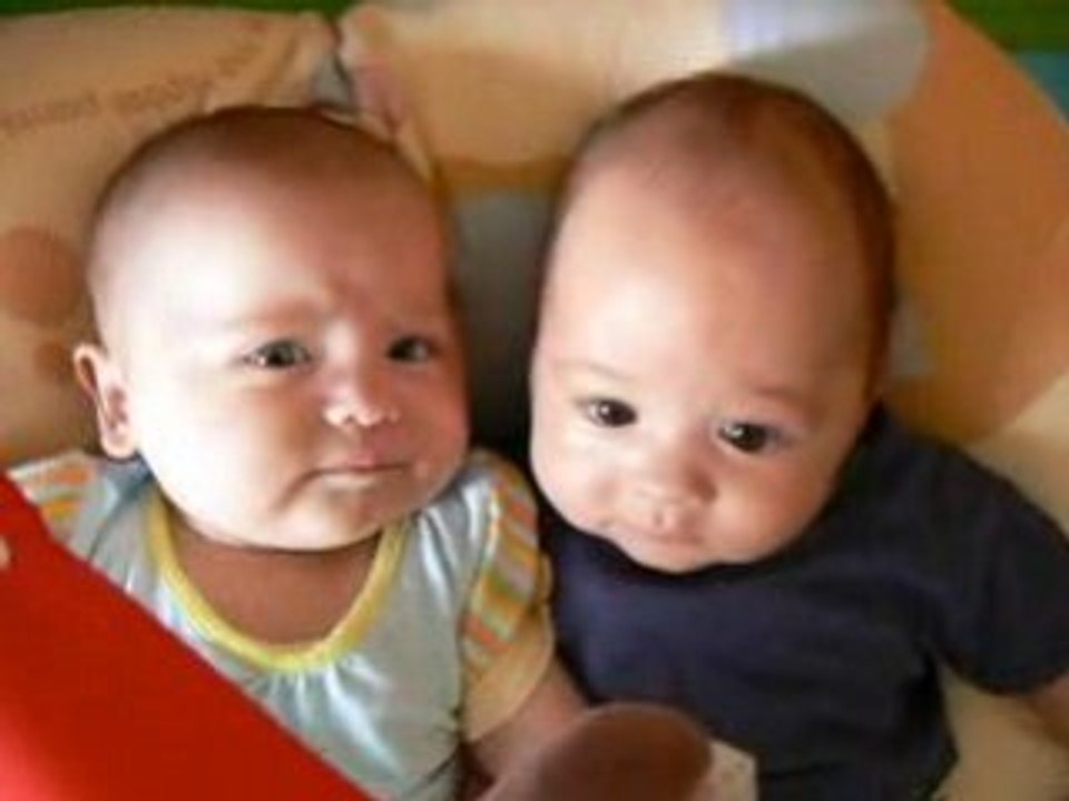 Ismaël et Niamey jouent ensembles