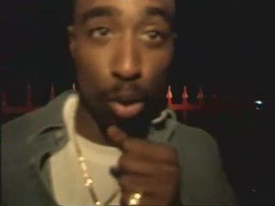 2Pac commante un controle de police (tres rare)