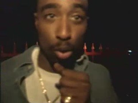 2Pac commante un controle de police (tres rare)