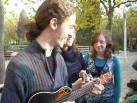 Miss acacia de Dionysos au ukulélé par Julie et Romàn