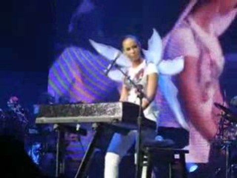 Alicia Keys - Unbreakable (Nantes 31/10/08)