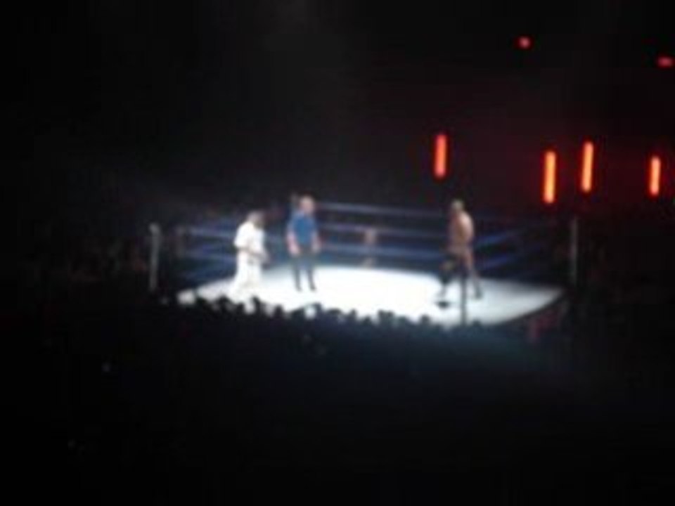 Entrance du garde du corps de brian kendrick