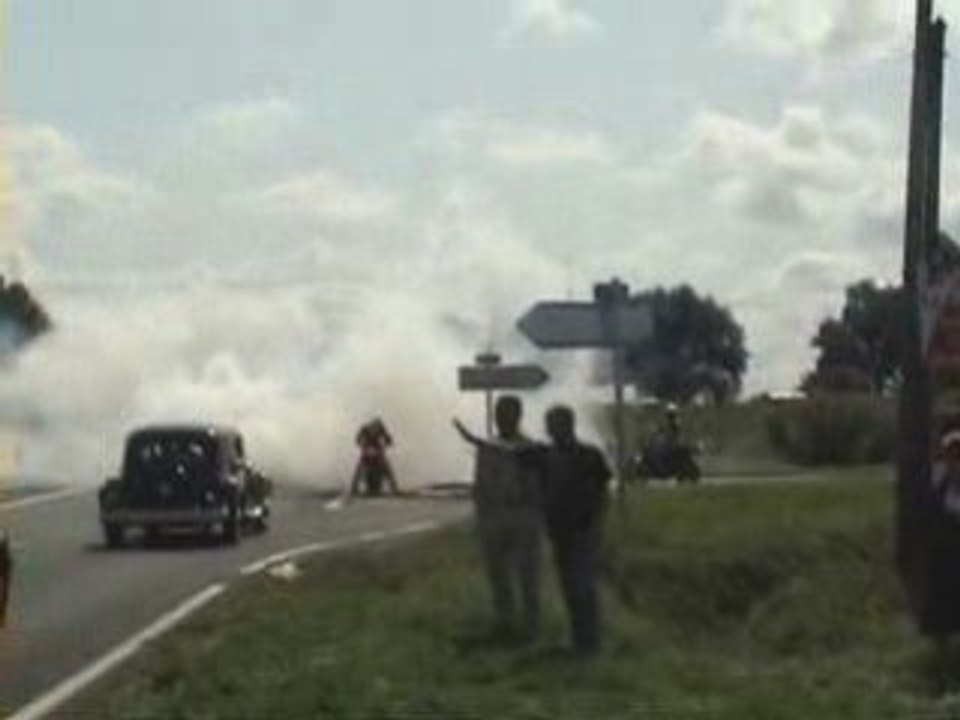 Burn moto à 1min25 4 routes Bécon Mariage Yvan et Nadine