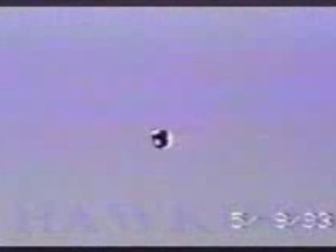 Un ovni en sustentation au dessus de l'eau - 9 mai 1993