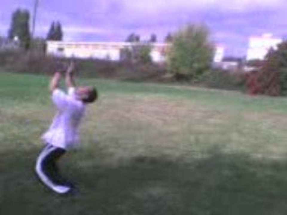 Max enchainant 2 saltos arrières