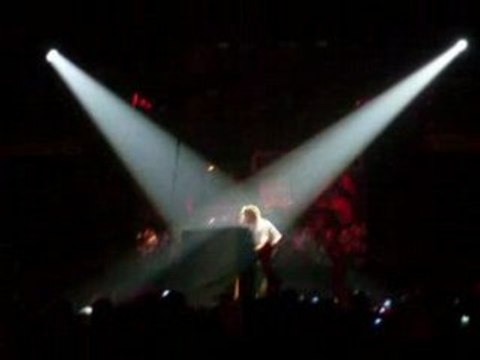 Concert James Blunt : Public chante -cause i love you-