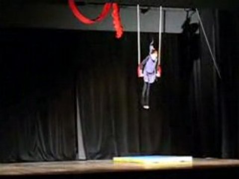 Ecole du Cirque - Asia au trapèze
