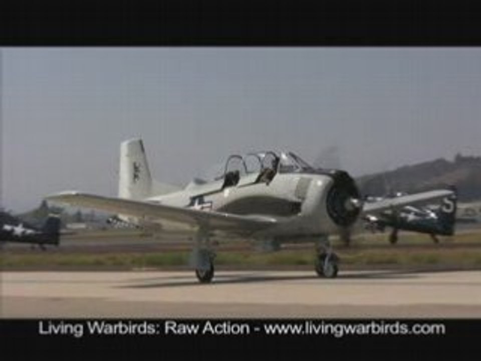 North American T-28 Trojan - Living Warbirds: Raw Action
