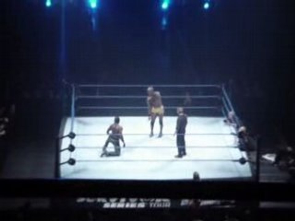 Shelton imite R Truth FY