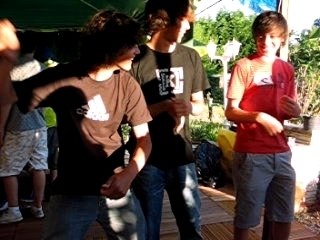 28 juin 2008. Daddy Cool, court . . .