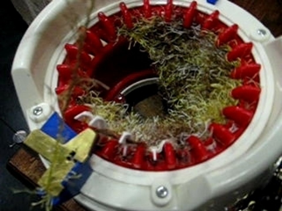 Tricotin entraîné par moteur Stirling / Knitting machine