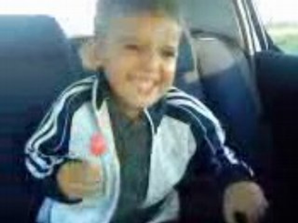 Chante dan la voiture