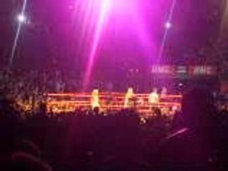 RAW à BERCY Mickie James et Candice Michelle entrance
