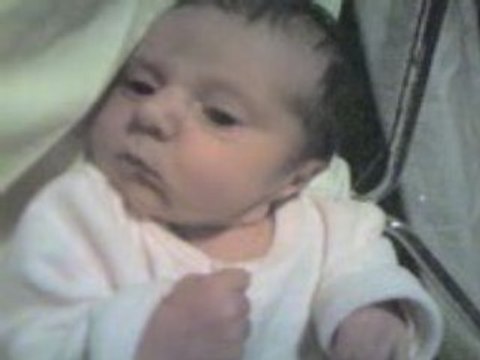 Lou-Anne, quelques heures aprés sa naissance !