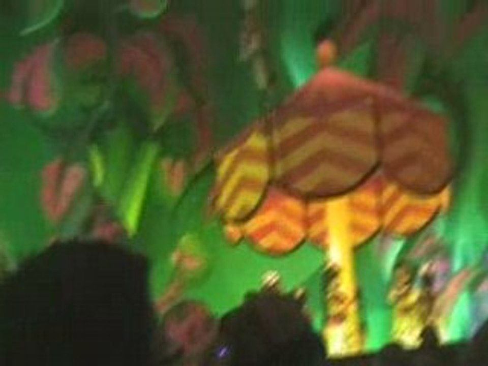 Disneyland Paris : Monde des Poup?�es - Vid?�o Dailymotion