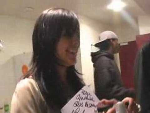 Sarah Riani en mode séance dédi