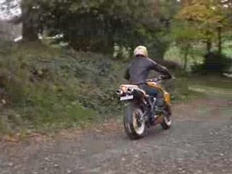 PREMIER TOUR DE ROUE DU 900 CBR