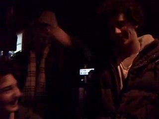 Regarde-moi, putain !