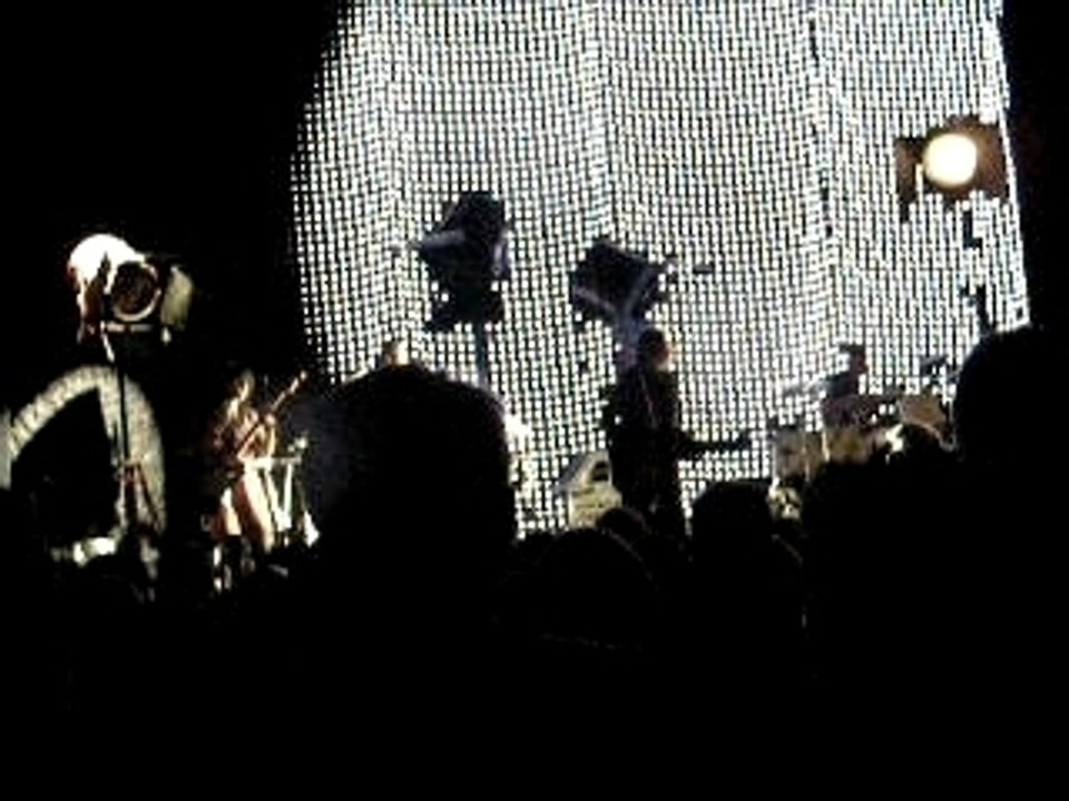 7 - Beck @ Club Nokia Opening