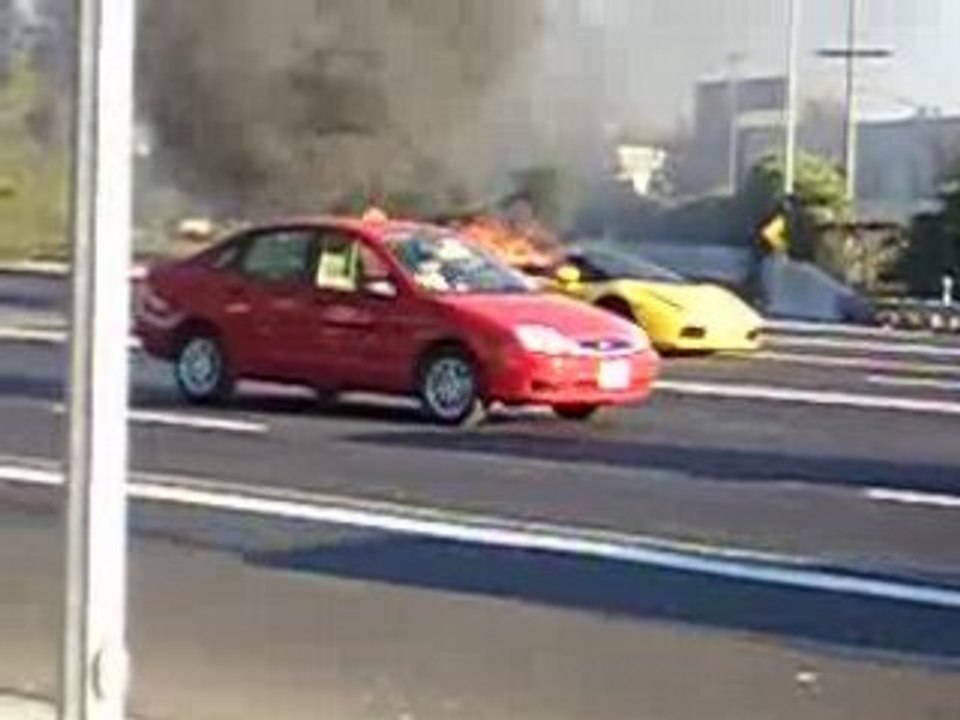 Lamborghini on fire  ( www.google.forum.st )