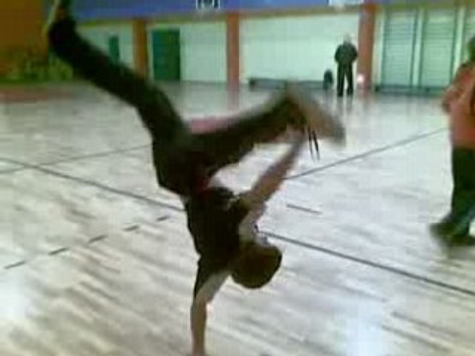 BreakDance.One handed freeze