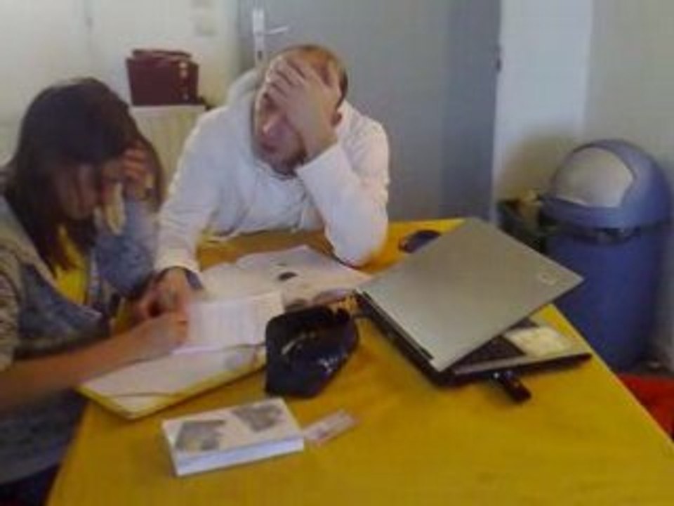 Manon et Ju font les devoirs 2 le 25.10.08