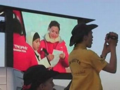 4l Trophy 2008. Mardi 19 version humanitaire.