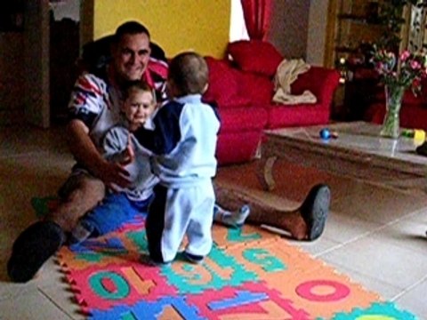 PREMIERS PAS DE NOHAN suite 3