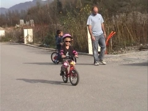 Lola & son vélo sans roulettes Novembre 2008