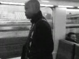 un boug fou qui sui lé gens(03)