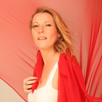 Artist similar to Enya - New age music singer Marcomé