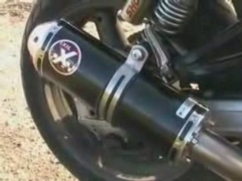 Ixil Xtrem short black sur Suzuki Inazuma GSX 750