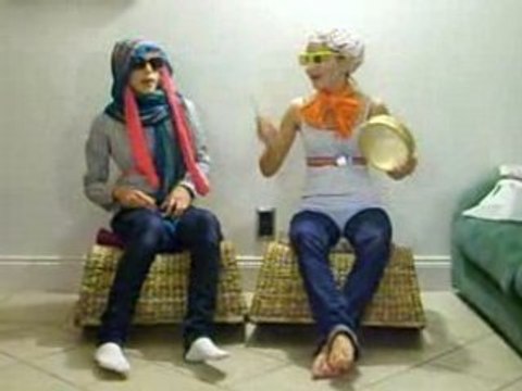 Pauline et Lucie en train de chanté !