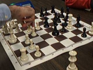 ECHECS : HASSIN 1 VS 0 VINCENT (CLASSE B 2008)