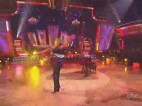 Julianne and Derek Hough Perform on Dancing with the Stars