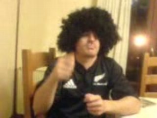 Apres le Haka des Blacks voila le Hopla de Jems